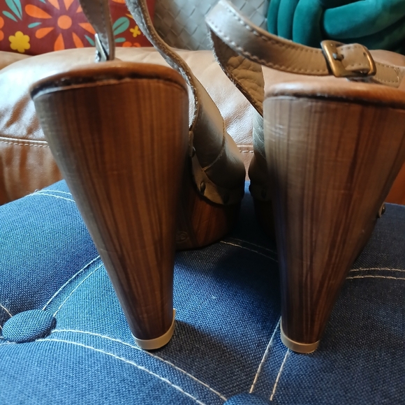 Heels - Picture 3 of 6